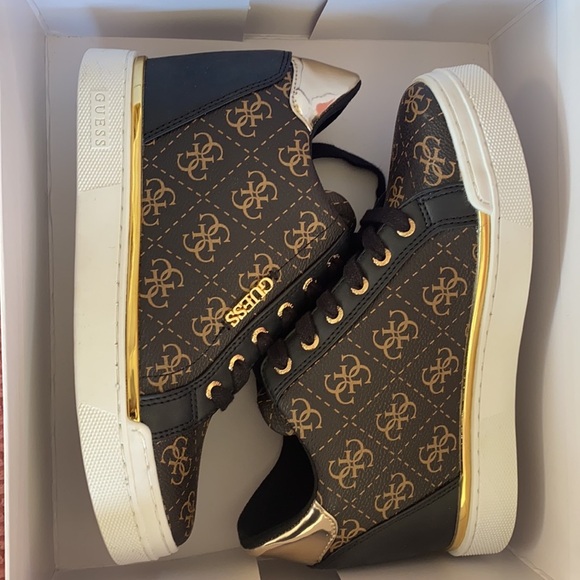 New GUESS Flowurs Logo-Debossed Wedge Sneakers SZ 8.5 - Picture 3 of 4